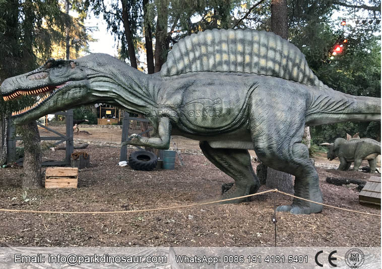 Estatua de dinosaurio gigante Spinosaurus